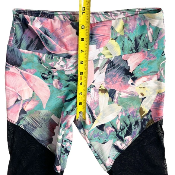 Free People Movement / Onzie Paradise Palms Print Crop Capri Leggings Womens S/M - Picture 6 of 13